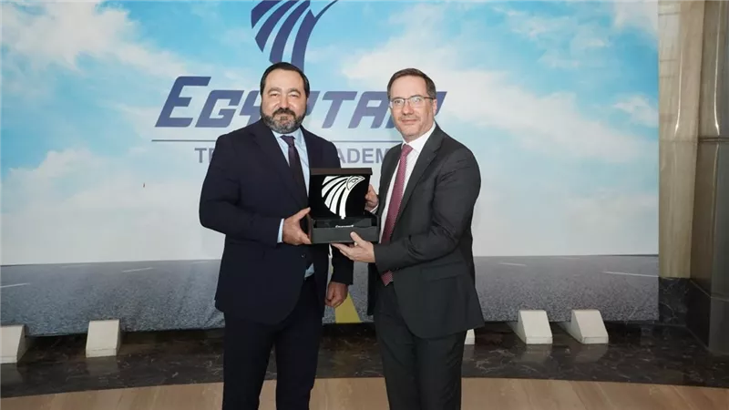 أكاديمية مصر للطيران للتدريب تستقبل سفير المملكة المتحدة بالقاهرة