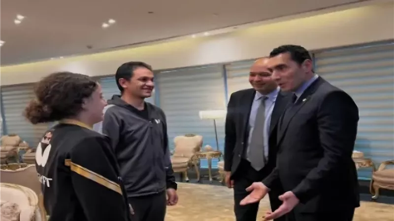  عمرو أديب عن صورة لقاء وزير الرياضة بهنا جودة : هو فيه كام لمبة في السقف؟ فين الترشيد