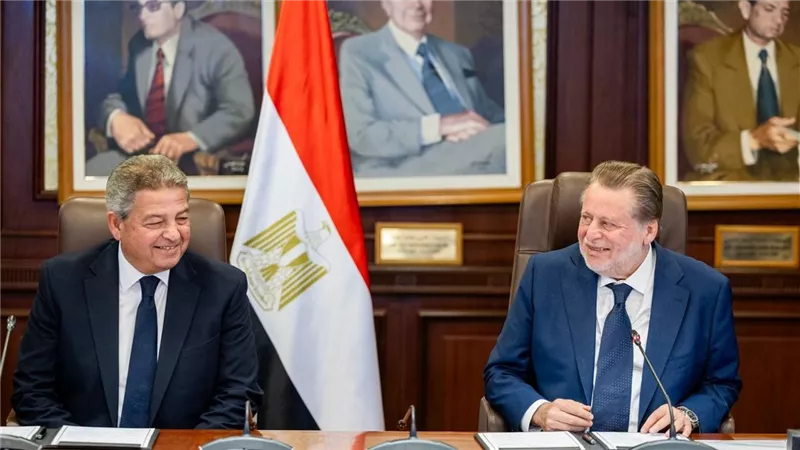 محافظ البنك المركزي  ورئيس المجلس الأعلى للأعلام يوقعان بروتوكول تعاون لتعزيز المحتوى الرقمي المصرفي