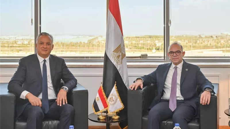 مصر والمغرب تبحثان ترفيع العلاقات إلى شراكات استثمارية استراتيجية بنهج 