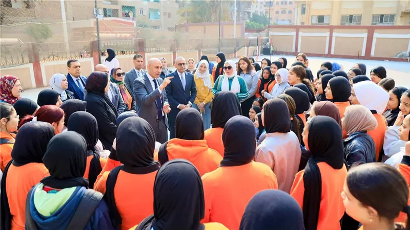 وزير التعليم يفاجئ مدارس الشرقية بجولة ميدانية لمتابعة الانضباط وتطوير مهارات الطلاب