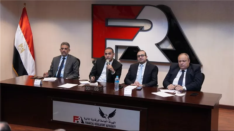 رئيس الرقابة المالية يبحث مع صناديق التأمين الخاصة تعزيز دورها في الحماية الاجت