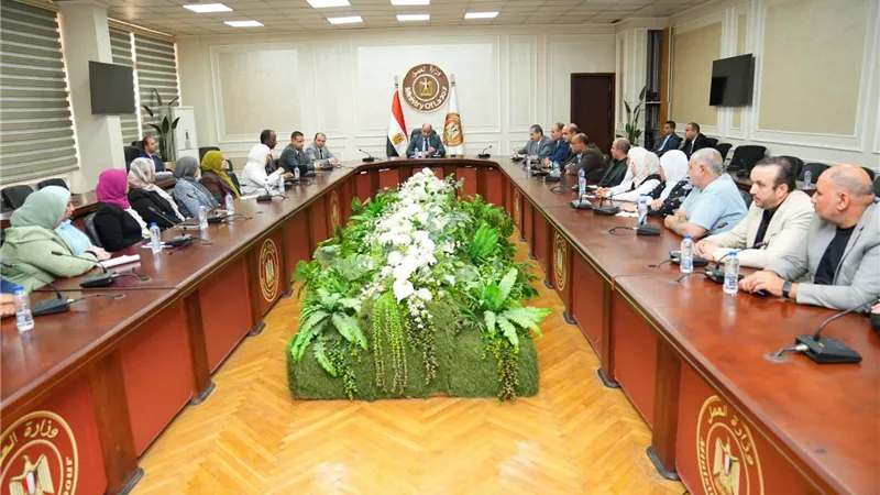 العمل : تكثيف الجهود لتحسين جودة الخدمات المقدمة للمواطنين داخل المديريات ومكاتب العمل