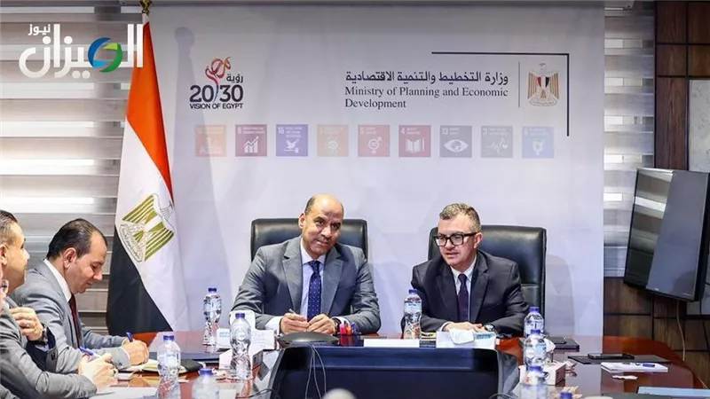 وزيرا التخطيط والعمل يناقشان عددا من الملفات المشتركة لرفع كفاءة ومرونة سوق العمل