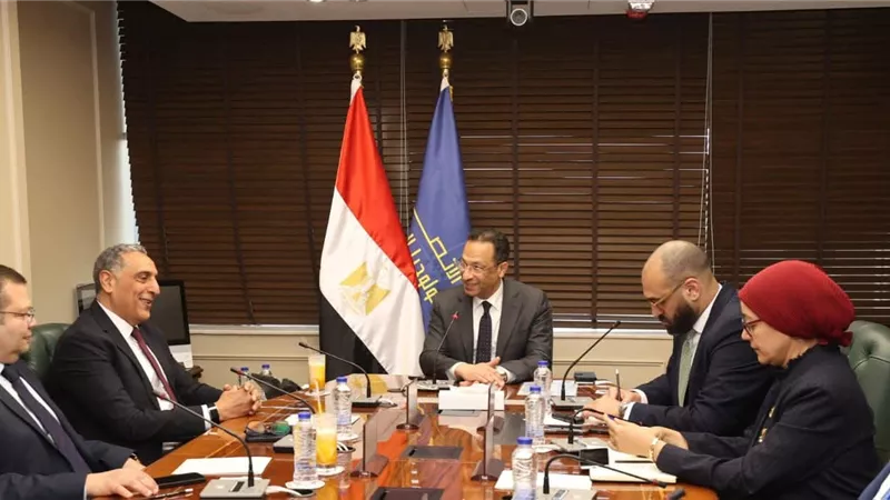 وزير الاتصالات يبحث مع أوراكل تعزيز التحول الرقمي وتدريب 150 ألف شاب
