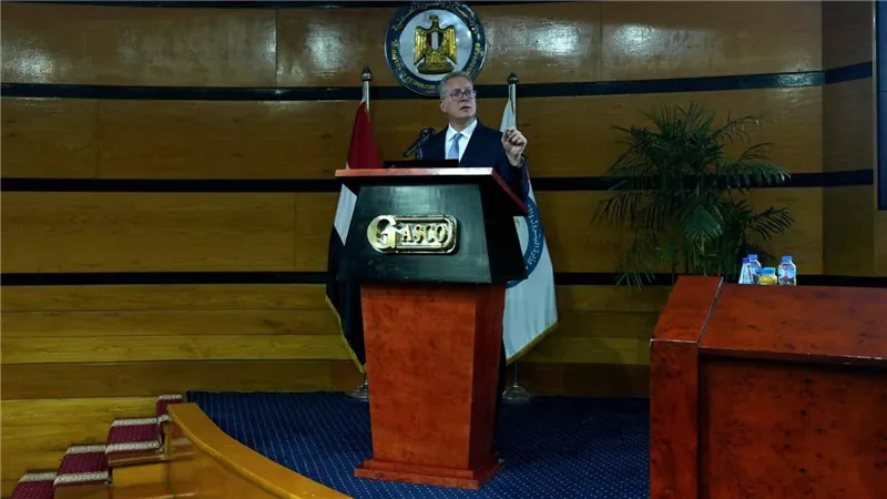 كريم بدوي : تطبيق استراتيجية طموحة للحفر الأفقي والتكسير الهيدروليكي لزيادة إنتاج مصر البترولي