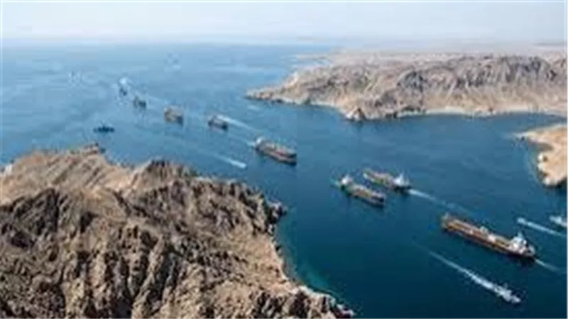 مقترح إيراني يفتح ممرًا آمنًا للسفن عبر الجانب العُماني من مضيق هرمز