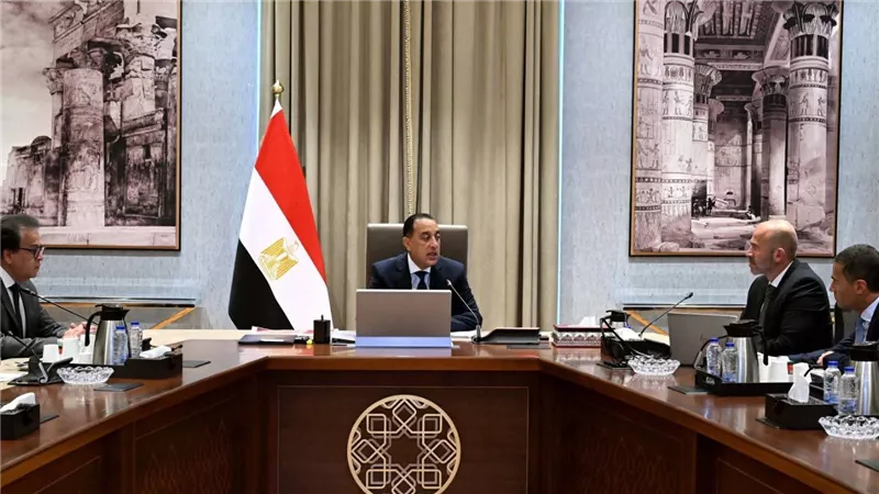رئيس الوزراء يستعرض مقترحًا لتنفيذ مشروع مدينة المستشفيات والمعاهد الطبية بالعاصمة الجديدة