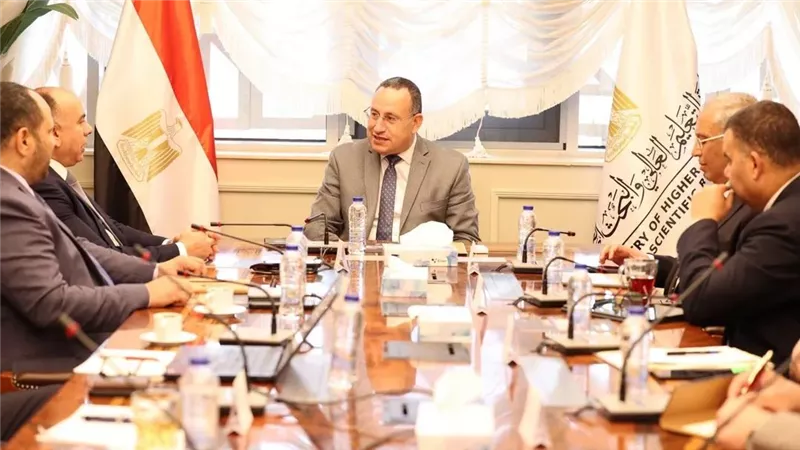 وزير التعليم العالي يناقش شراكة مع جهاز مستقبل مصر لدعم البحث التطبيقي