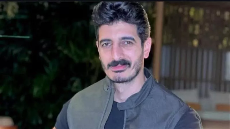 سنة بدلًا من سنتين.. تخفيف العقوبة على “شاكر محظور” في اتهامه ببث محتوى خادش للحياء
