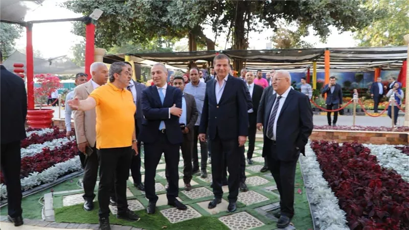وزير الزراعة يتفقد معرض زهور الربيع ويشيد بالإقبال الجماهيري الكثيف