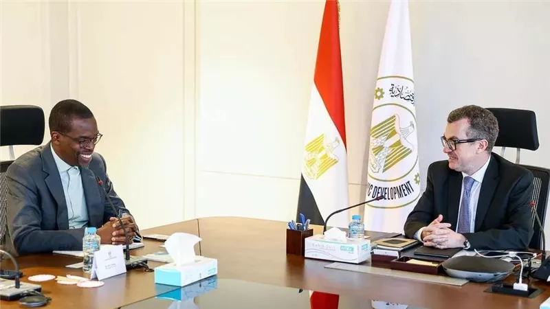 وزير التخطيط يبحث مع البنك الإفريقي للتنمية تعزيز التعاون لدعم الاقتصاد