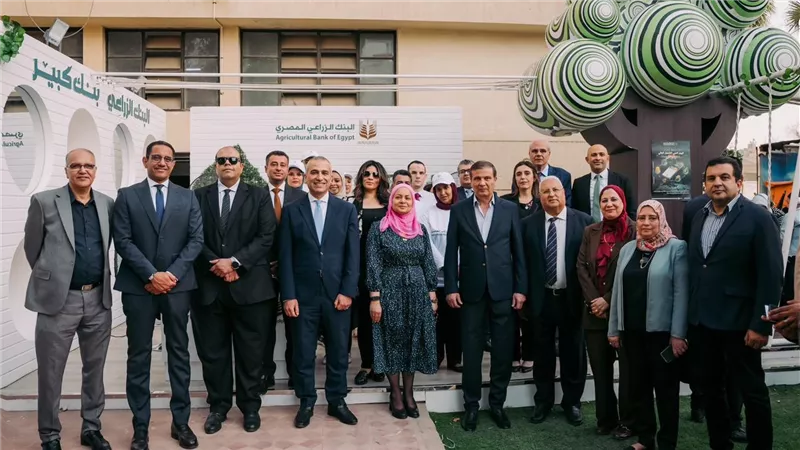 وزير الزراعة يتفقد جناح البنك الزراعي بمعرض زهور الربيع 2026 بالمتحف الزراعي