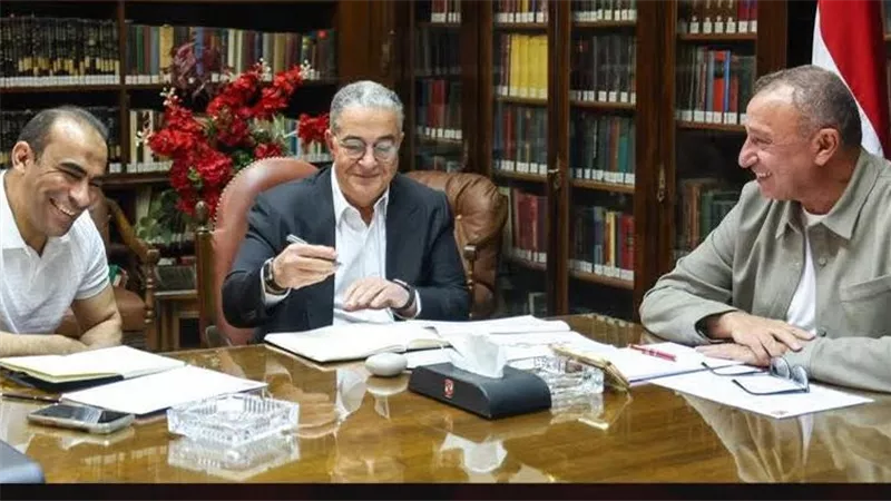 الخطيب يعقد جلسة تقييم شاملة لقطاع الكرة بالأهلي استعدادًا للمرحلة المقبلة