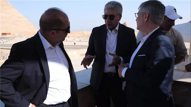 وزير السياحة والآثار يلتقي رئيس اتحاد شركات السياحة الألمانية DRV وعدداً من الرؤساء التنفيذين لأهم كبار منظمي الرحلات بالسوق الألماني