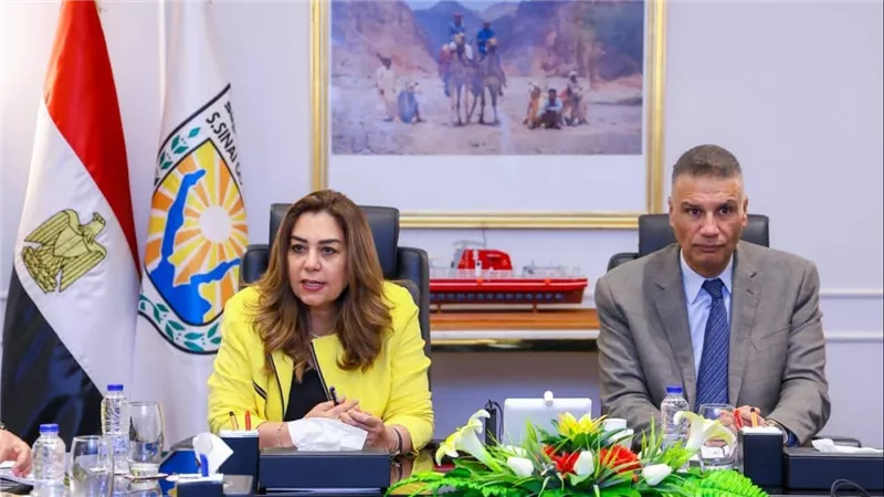 وزيرة التنمية المحلية والبيئة تتابع 