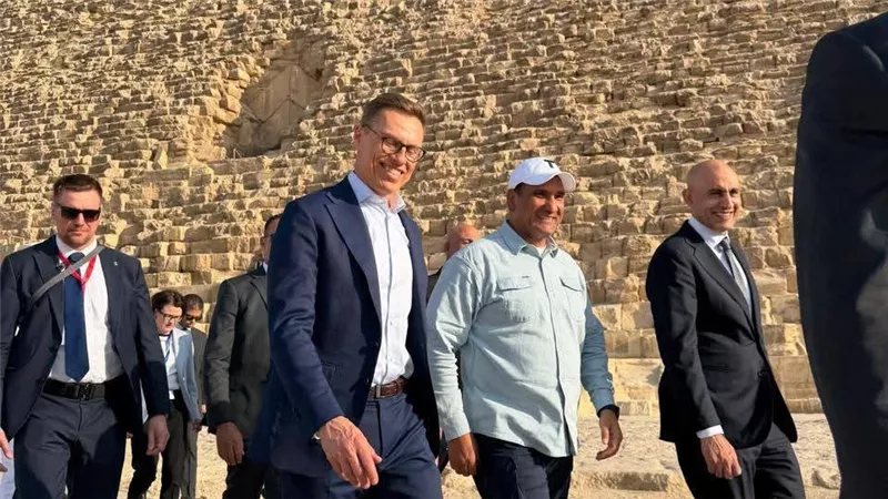 رئيس فنلندا يزور المتحف المصري الكبير وأهرامات الجيزة ويشيد بعظمة الحضارة المصرية