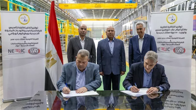 النقل توقع اتفاقية لتصنيع 500 عربة ركاب وتأسيس شركة لتشغيل ورش السكة الحديد