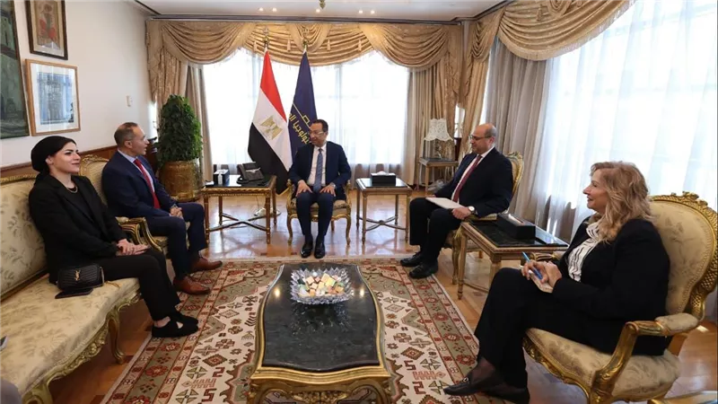 وزير الاتصالات يبحث مع إنتل تعزيز التعاون في البنية التكنولوجية والذكاء الاصطناعي والأمن السيبراني