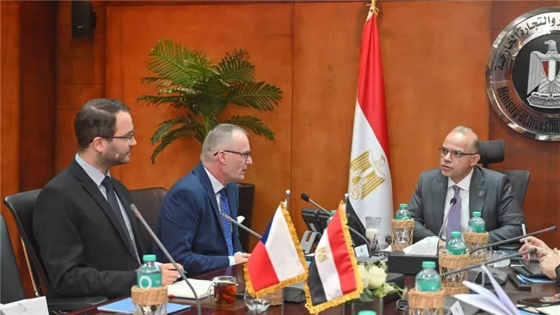 وزير الاستثمار يبحث مع سفير التشيك تعزيز التعاون الاقتصادي وتوطين التكنولوجيا
