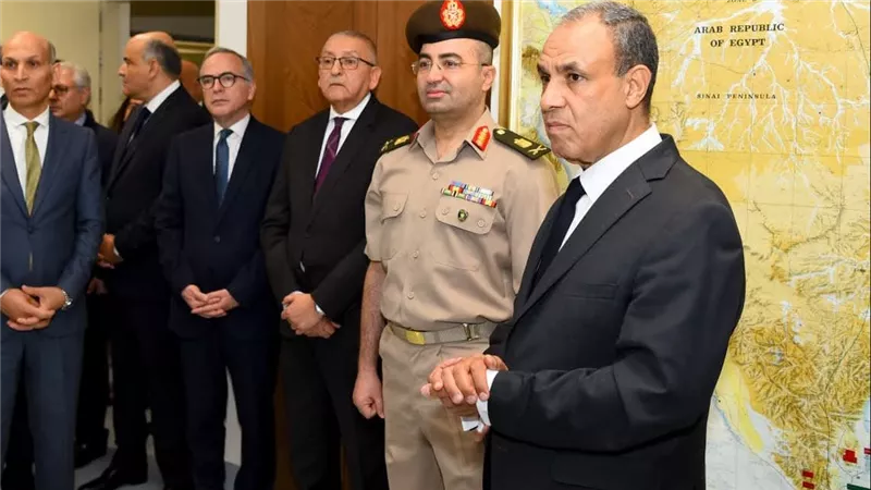 وزير الخارجية يفتتح غرفة حفظ الوثائق المؤمنة بمقر وزارة الخارجية