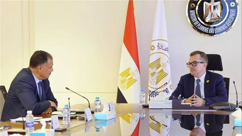 وزير التخطيط والتنمية الاقتصادية يبحث مع مدير المكتب الإقليمي للبنك الإسلامي للتنمية بالقاهرة سبل التعاون المستقبلي