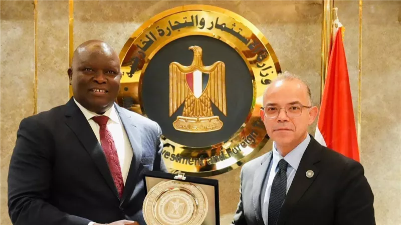 وزير الاستثمار يبحث مع نظيره بجنوب السودان تعزيز التعاون التجاري والاستثماري بين البلدين