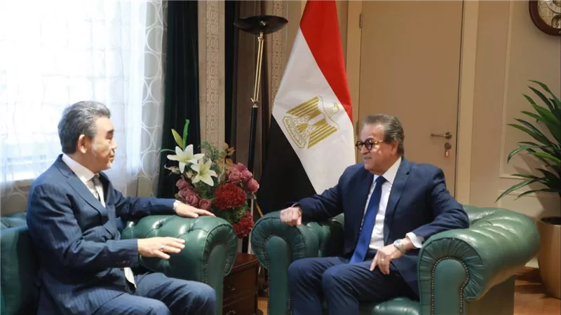 وزير الصحة يستقبل رئيس جامعة هيروشيما اليابانية لبحث تعزيز التعاون في التعليم الطبي