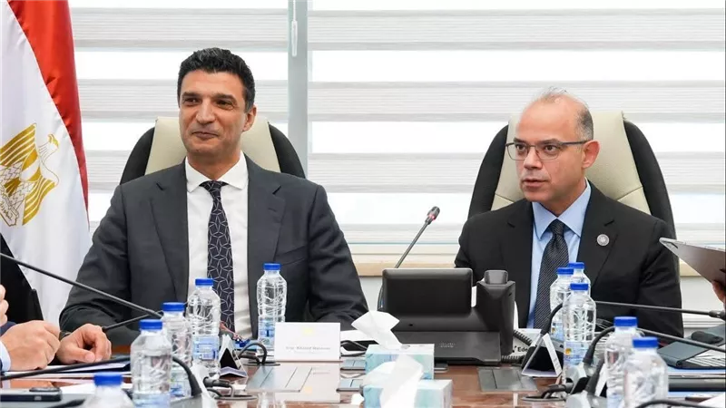 وزيرا الاستثمار والتجارة الخارجية والصناعة يبحثان مع شركة 