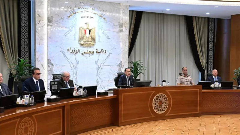 رئيس الوزراء يؤكد دعم الدولة الكامل لتوطين الصناعات وزيادة الاستثمارات