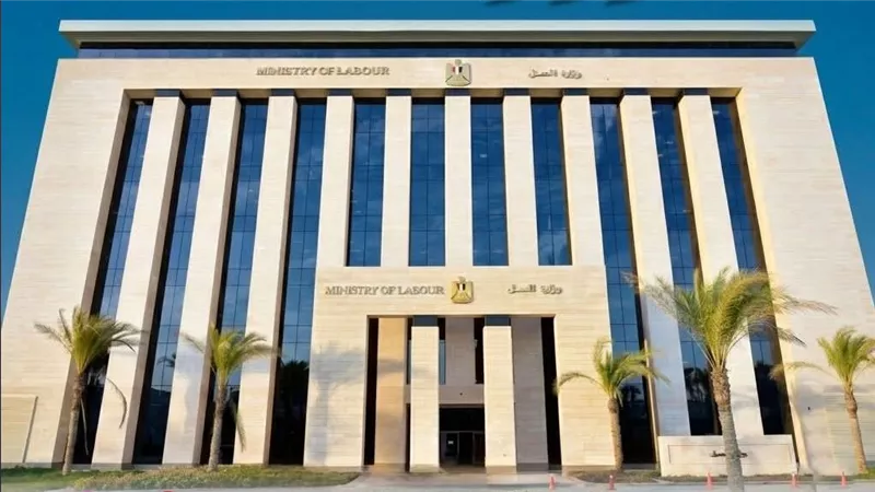 وزارة العمل تحذر من محاولات النصب المرتبطة بمنح العمالة غير المنتظمة