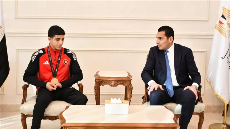 وزير الرياضة يستقبل 