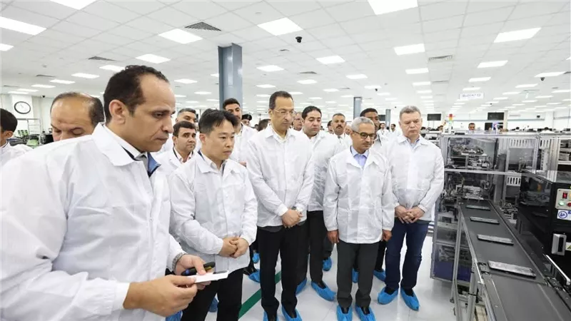  وزير الاتصالات  يتفقد مصنع شركة سامسونج لتصنيع أجهزة الهواتف المحمولة والتابلت