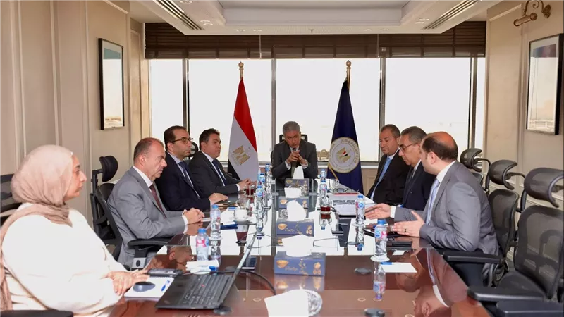 وزير السياحة يتابع إطلاق منظومة المدفوعات الرقمية للشركات وتطوير منصة «رحلة»