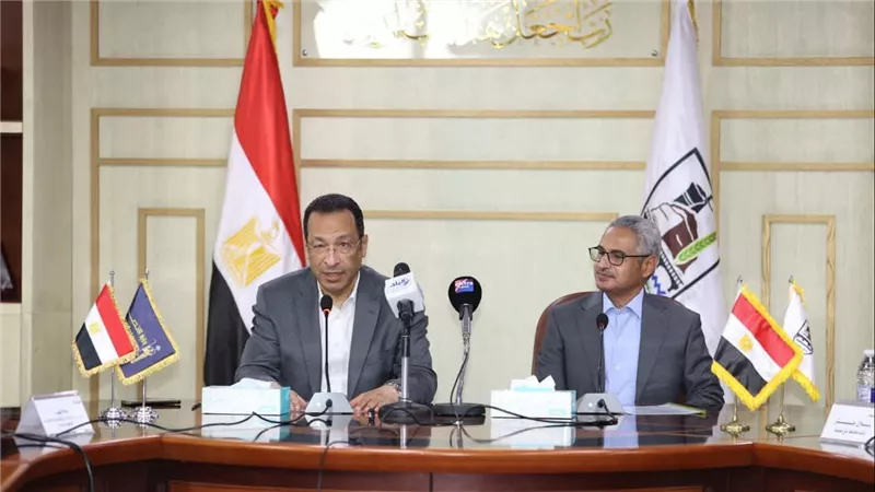 وزير الاتصالات ومحافظ بني سويف يبحثان تسريع التحول الرقمي.. وتوقيع مذكرتي تفاهم لدعم التطوير المؤسسي والتنمية المجتمعية