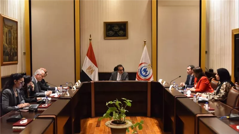 وزير الصحة يبحث مع مندوب فلسطين لدى جامعة الدول العربية دعم المنظومة الصحية في غزة