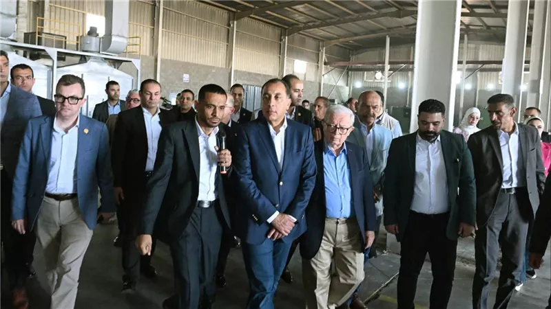 رئيس الوزراء يفتتح مصنع 