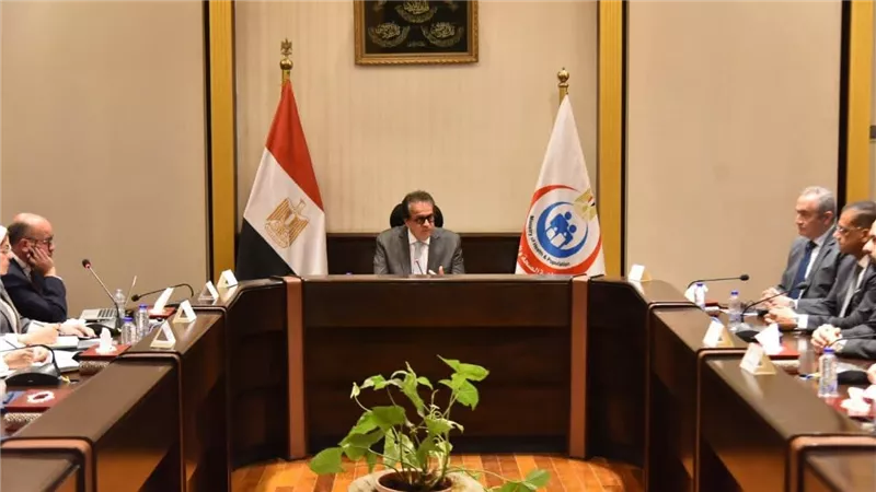 وزير الصحة يعقد اجتماعاً مع نخبة خبراء لبحث تطوير منظومة زراعة الأعضاء
