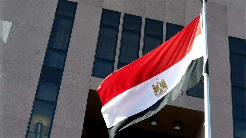 مصر تدين بأشد العبارات الهجمات الإيرانية على الإمارات وتحذر من تداعياتها على استقرار الخليج