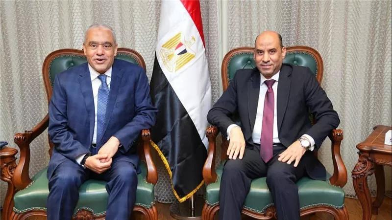 وزير العمل يلتقي الرئيس التنفيذي لمجموعة العربي.. وشراكة استراتيجية لتأهيل الشباب..