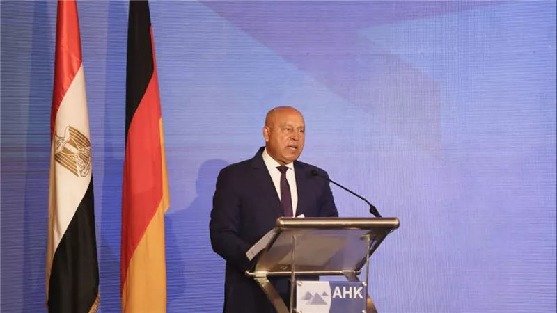 كامل الوزير: مصر تنفذ 7 ممرات لوجستية دولية باستثمارات تتجاوز 2 تريليون جنيه لتعزيز التجارة الإقليمية