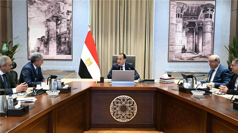 رئيس الوزراء يُتابع إجراءات دعم وتحفيز قطاع السياحة