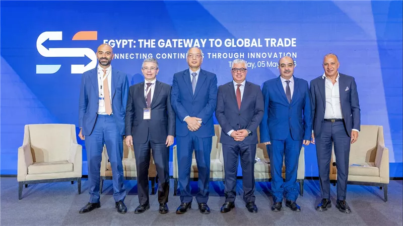  اقتصادية قناة السويس: 16 مليار دولار استثمارات في أقل من 4 سنوات.. وشرق بورسعيد يستحوذ على 70% من تجارة الترانزيت