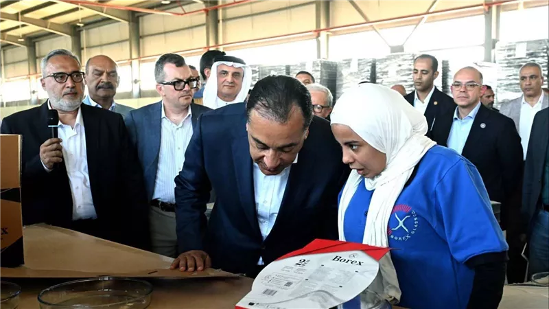 رئيس الوزراء يفتتح مصنع شركة 