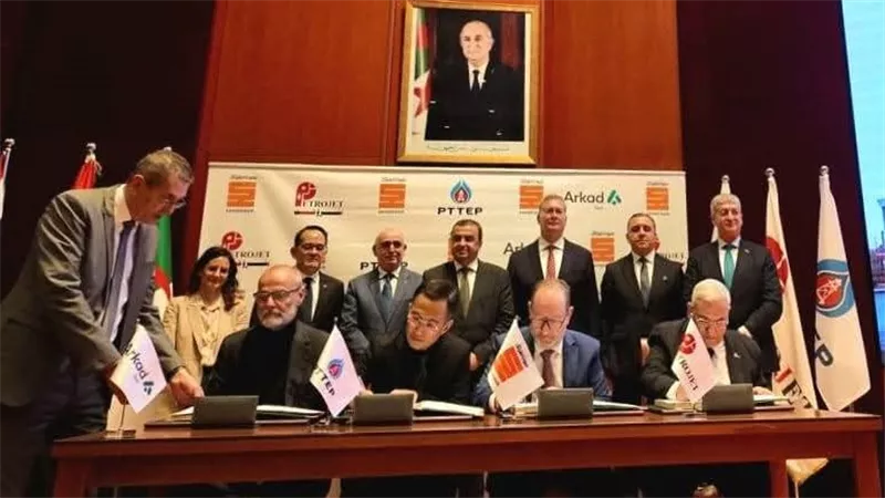 وزير البترول والثروة المعدنية ونظيره الجزائري يشهدان توقيع 