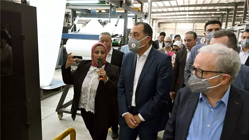 رئيس الوزراء يفتتح مصنع شركة 