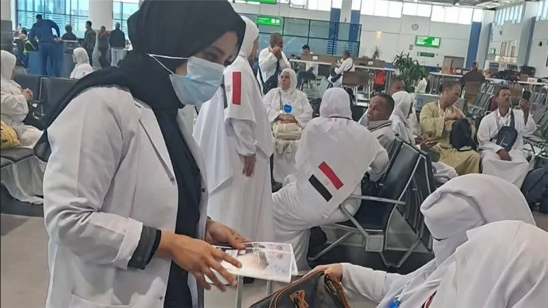 استعداداً لموسم الحج 2026.. «الصحة» تكثف خدماتها الوقائية والتثقيفية لضيوف الرحمن بالمطارات والموانئ