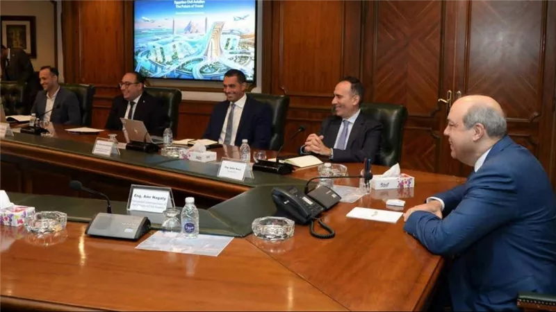 وزير الطيران المدني يبحث مع وفد شركة «SITA»  أحدث الاتجاهات العالمية في مستقبل السفر وتكنولوجيا  تشغيل المطارات