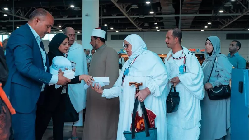 مصرللطيران تُدشّن الجسر الجوي للحج بـ23 رحلة لنقل 4933 حاجًا إلى الأراضي المقدسة