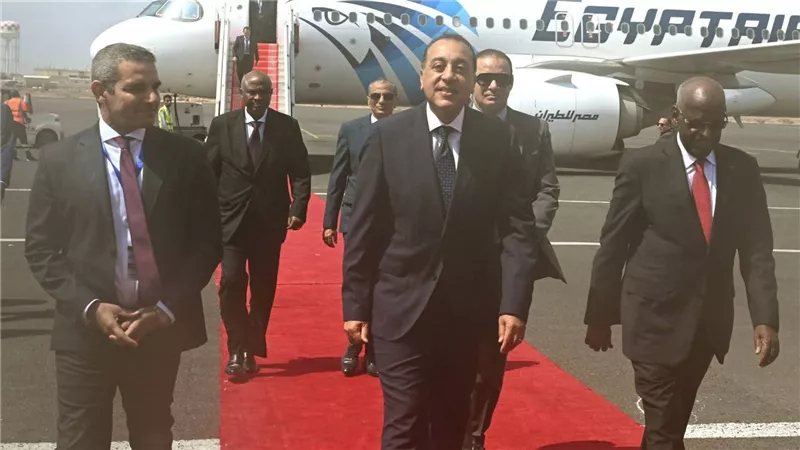 رئيس الوزراء يصل إلى جيبوتي للمشاركة في مراسم تنصيب  الرئيس 